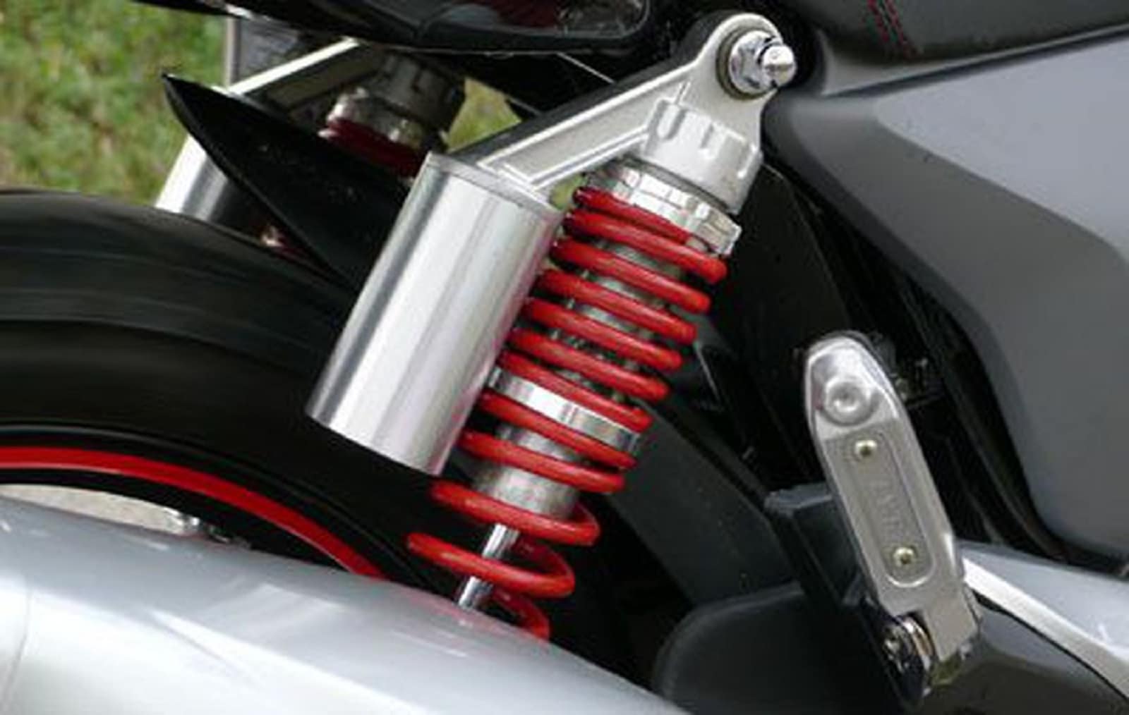 Bảo dưỡng xe ga 2 phuộc quận Tân Bình hãy chú ý đến dòng phuộc sử dụng